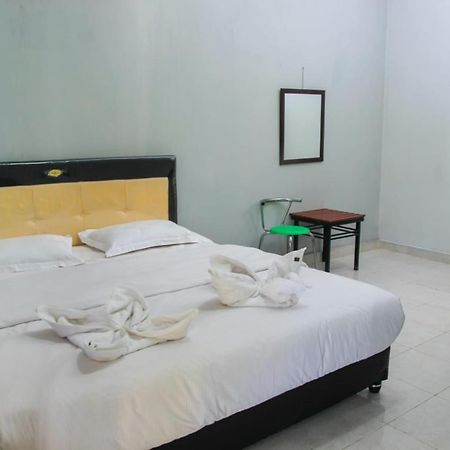 Pondok Wisata Dan Restoran Elim Ваингапу Экстерьер фото