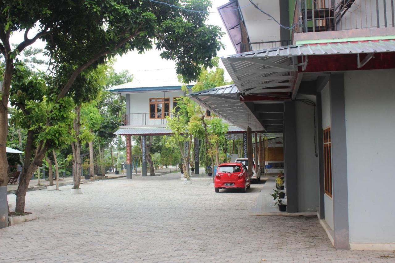 Pondok Wisata Dan Restoran Elim Ваингапу Экстерьер фото