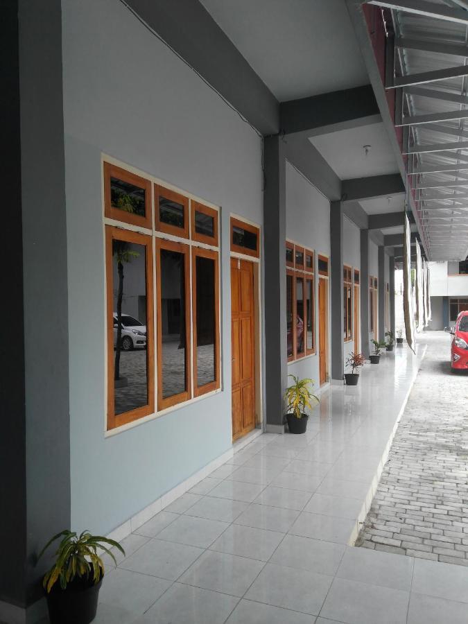 Pondok Wisata Dan Restoran Elim Ваингапу Экстерьер фото
